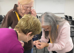 Linda Silvern helping osher members pick beads